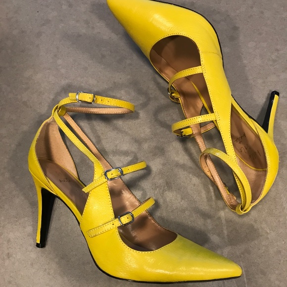 Yellow Pumps - Picture 2 of 7